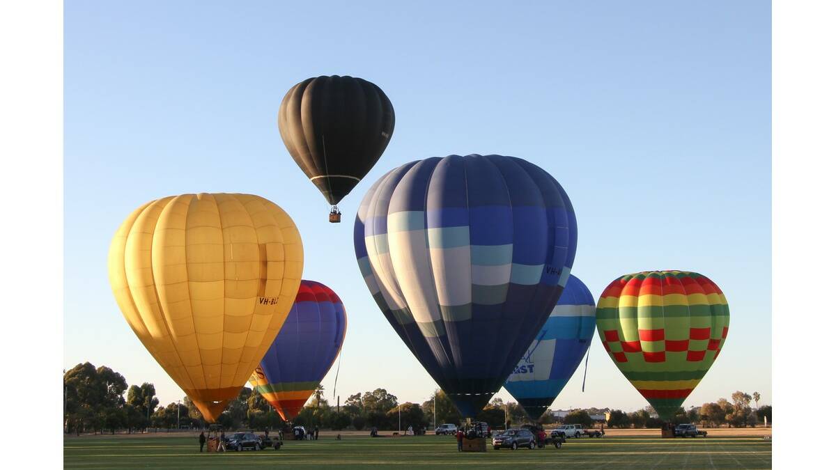 A collection of images of hot air balloons that took to the skies over Leeton shire throughout the 2015 Easter long weekend. 
