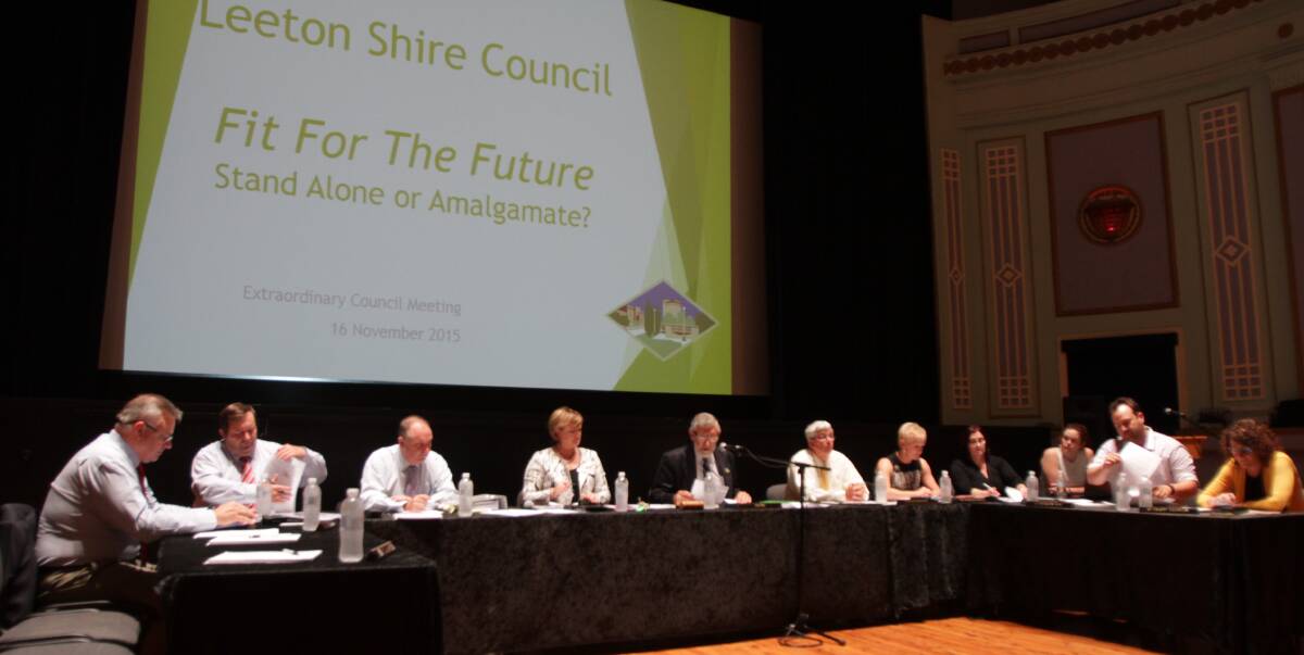 BIG DECISION: Councillors and staff at last week's extraordinary meeting at the Roxy Theatre, where it was decided to fight to standalone. 