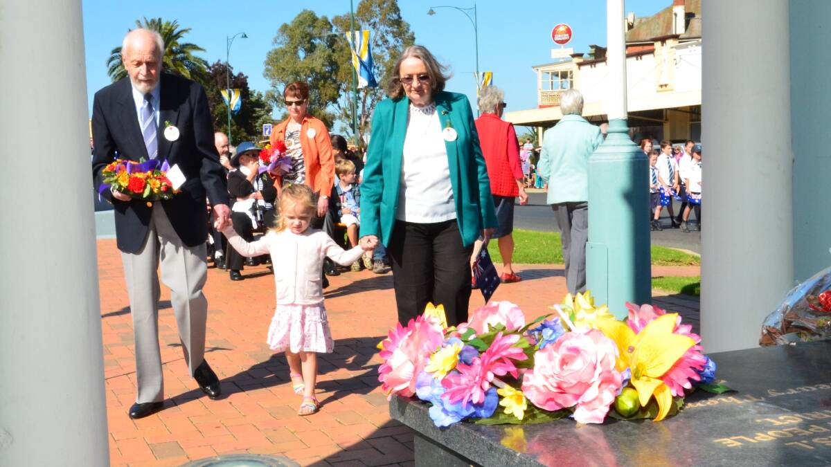 Anzac Day in Junee. Ray LeCerf, Zoe Kate Williams, 3, and Shirley LeCerf lay a wreath. Picture: Declan Rurenga 
