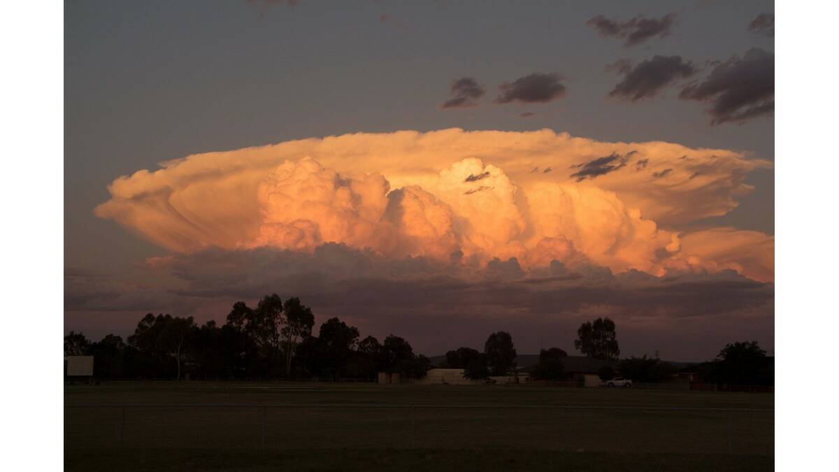 VIDEO - Clouds roiling over Leeton