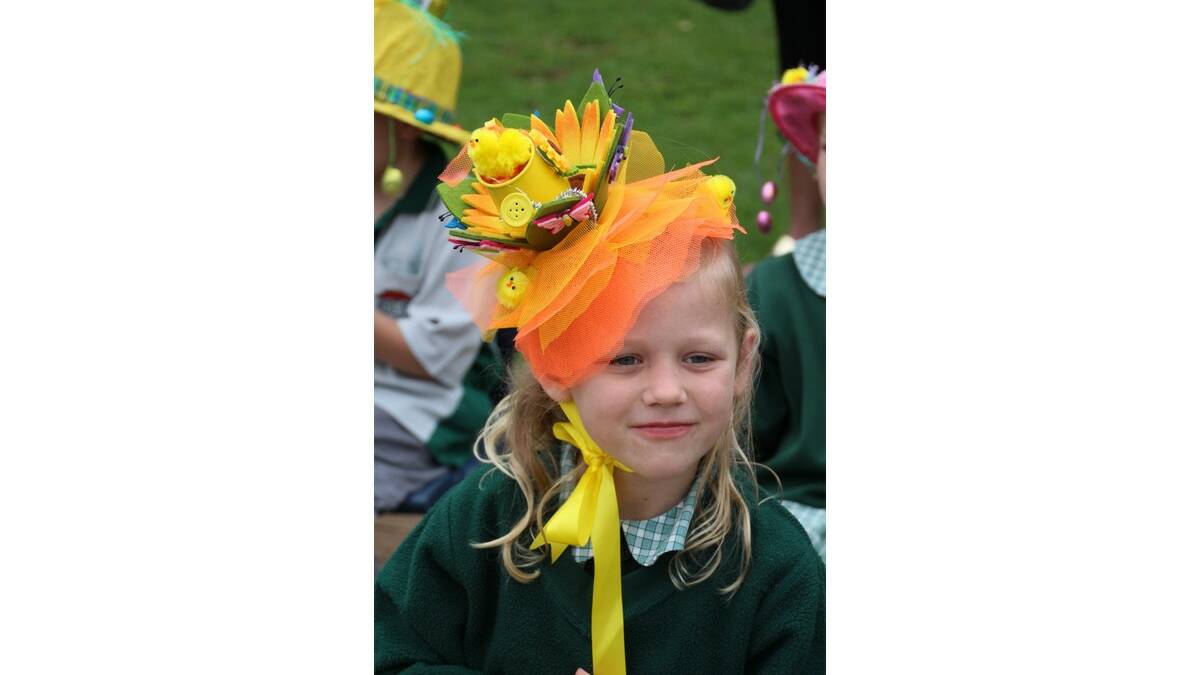 Grace Cregan (6) models a ‘fascinator’ style head piece for the Parkview Public School parade.