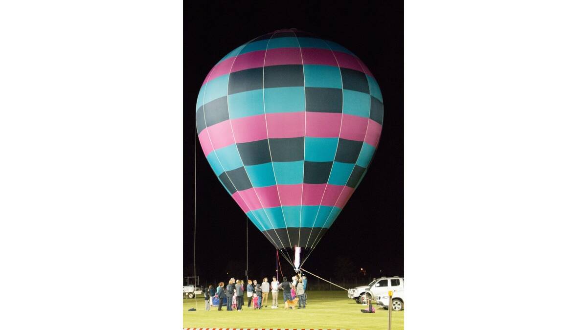 EVEN The Irrigator photographer was caught out by the change in time for the balloon glow, with this balloon the only one remaining when he arrived.