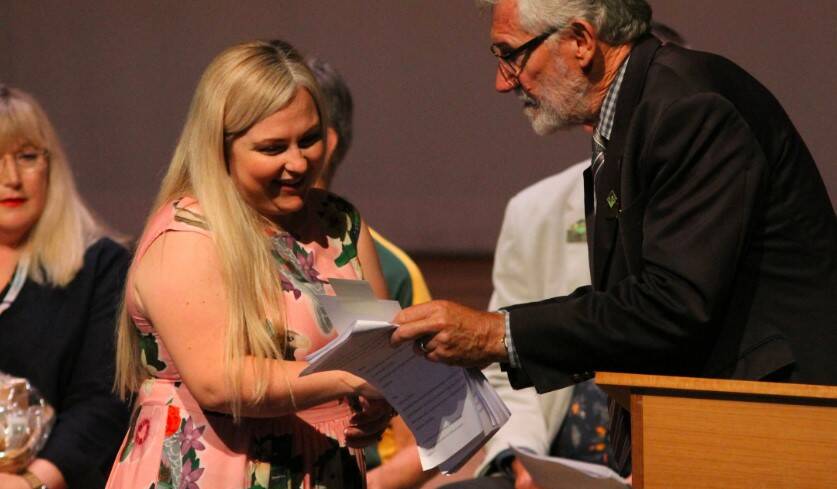 WELCOME: Former Leeton Mayor Paul Maytom presenting a Leeton resident with their new citizenship at a ceremony in January 2021. PHOTO: Talia Pattison