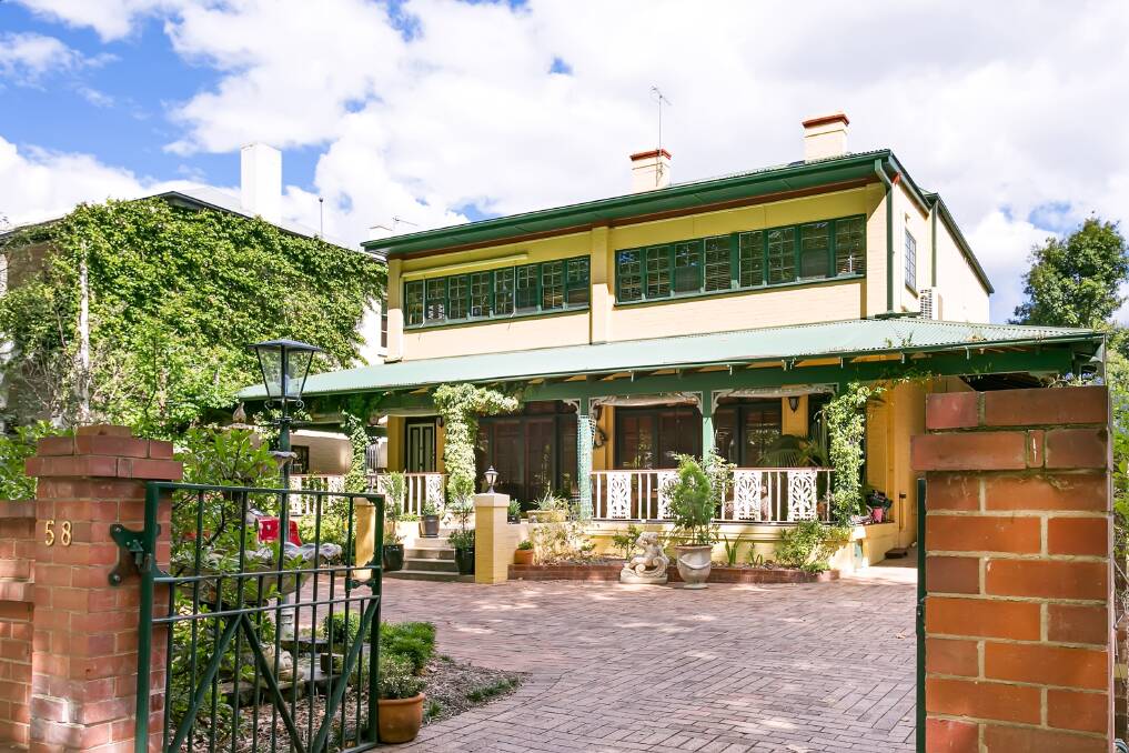 58 Gurwood Street: Central Wagga Boutique Accommodation provides all the comforts of home set in a leafy street in the heart of Wagga Wagga.