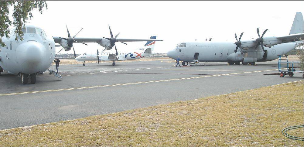 Two C-130J Hercules landed at Narrandera-Leeton Airport on Thursday night for a brief maintenance stop-over. One of the planes had been in the area for parachute
training, the other landed to assist with a hot air jump-start.