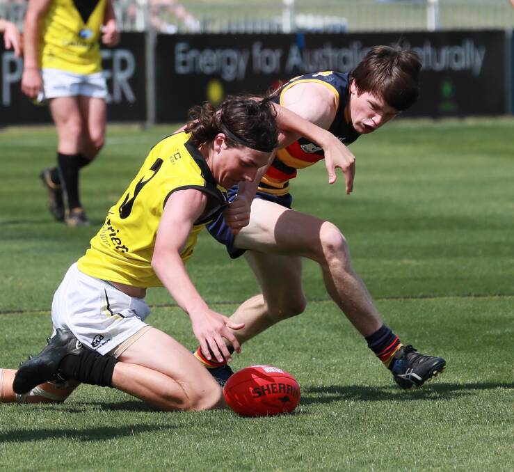 TOUGH BATTLE: Leeton-Whitton' Nathan Baulch battles with Osbourne's Joseph Clancy during the under 17s decider on Saturday. PHOTO: Les Smith