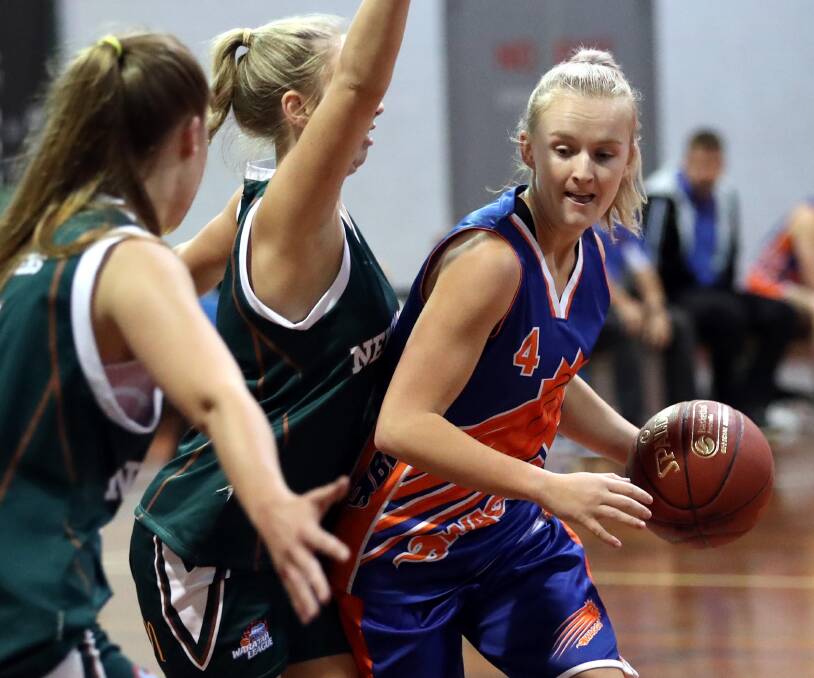 Leeton's Maddy Clyne in action for the Wagga Blaze this season. 