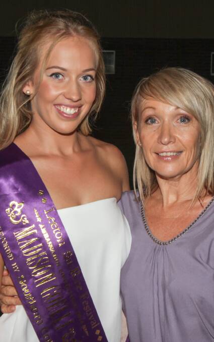 SUCCESSFUL NIGHT: Leeton SunRice Festival Ambassador Quest entrant Madi Coelli (left), with her mother Karen, enjoying the cocktail party last Friday. 