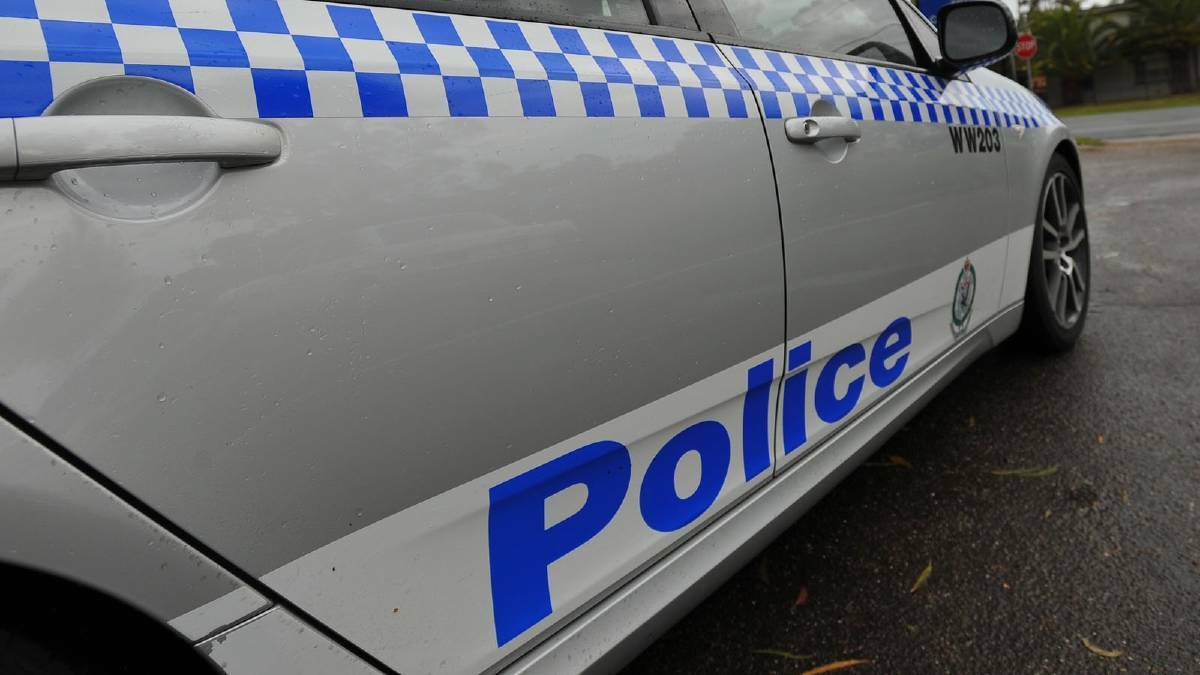 Leeton man allegedly brandishes knife at family