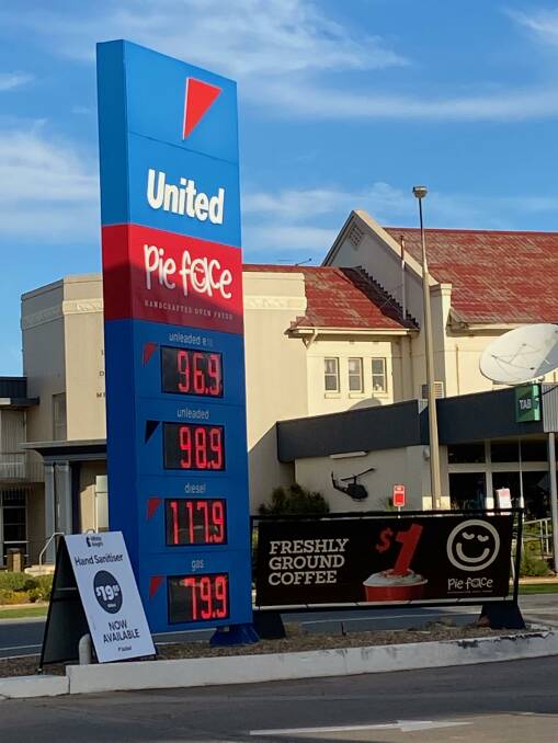 Fuel prices hovering under one dollar in Leeton
