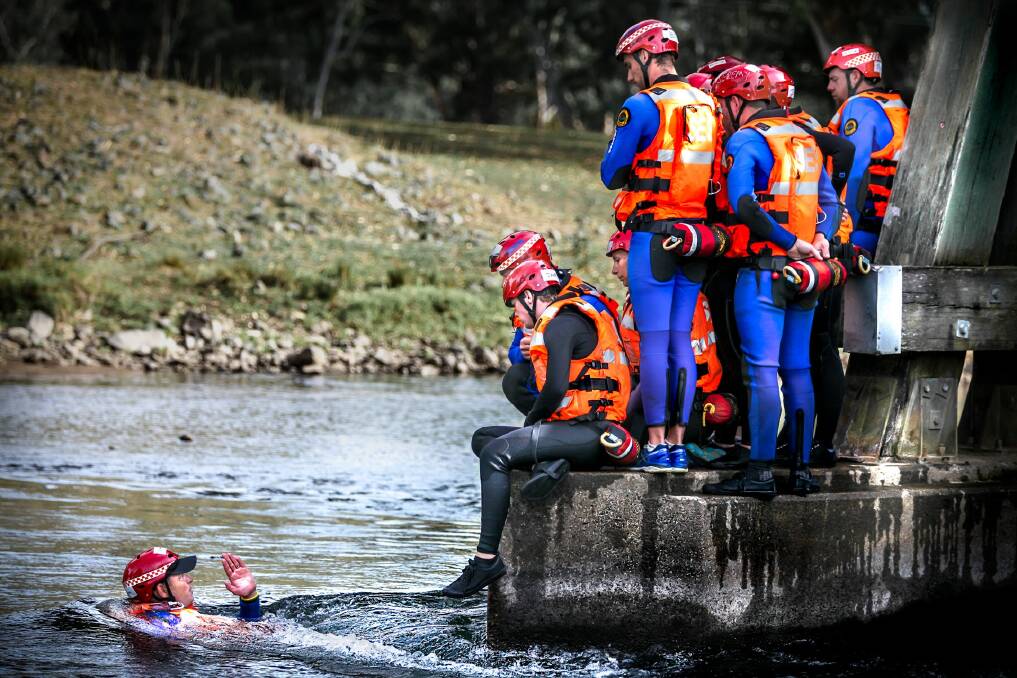 LEARN: The SES volunteers, including some from Leeton, learn about flood training recently. Photo: Contributed