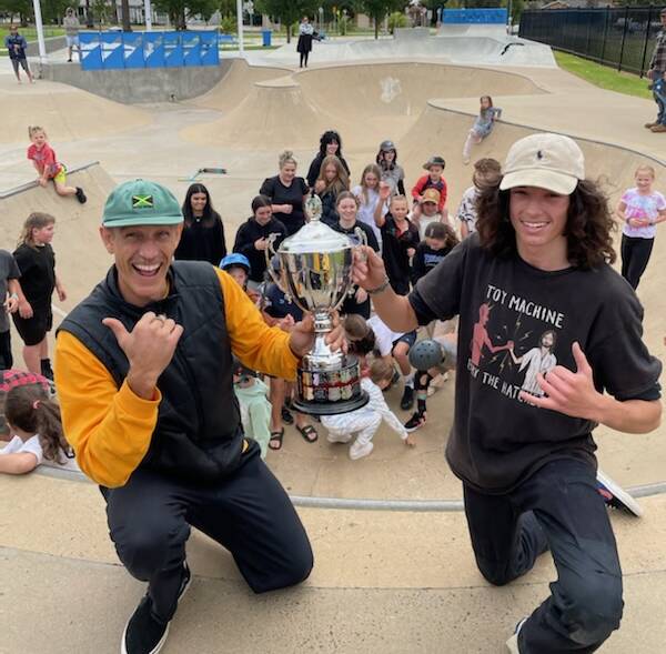 Totem Skate's David Cameron with winner Joel Buck from Wagga. 