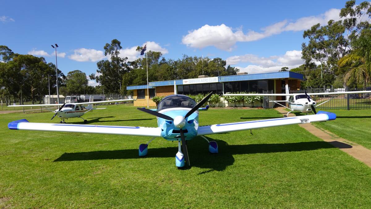 The Sling 2 alongside the Griffith Aero Club's pair of Jabiru J230s. Photo: Monty Jacka. 